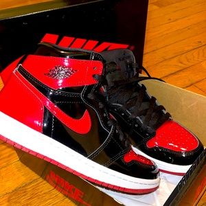 Air Jordan 1 retro patent High size 5 men’s or 7 women’s